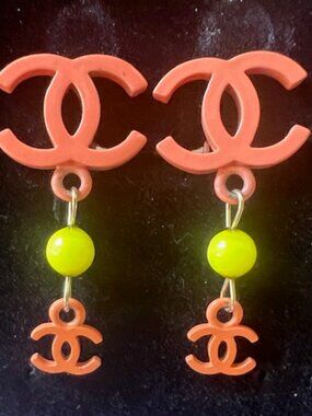 Chanel Coral Enamel CC Clip-On Drop Earrings w Box – Pristine Collector Quality